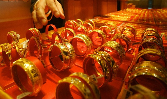 Vàng giảm nhẹ đầu tuần