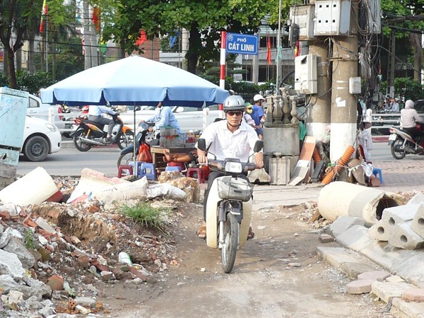 10 năm không xong 2km đường