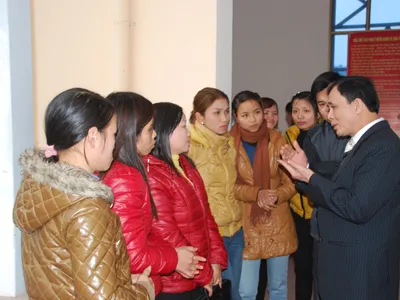 Chủ tịch tỉnh lắng nghe cô giáo...khóc