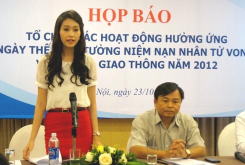 Hoa hậu Đặng Thu Thảo là đại sứ an toàn giao thông