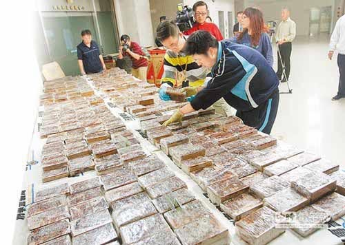 600 bánh heroin giấu trong 12 bộ loa thùng