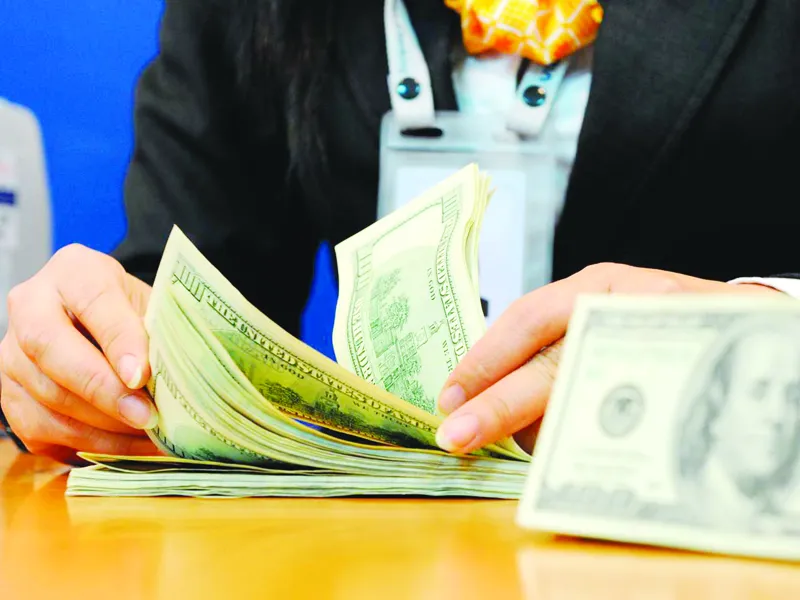 Các ngân hàng đang vào cuộc đua thu hút khách hàng bằng lãi suất. Ảnh: Hồng Vĩnh
