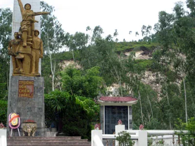 Tri ân lực lượng thanh niên xung phong