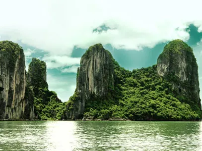 Công bố Vịnh Hạ Long là kỳ quan thiên nhiên thế giới