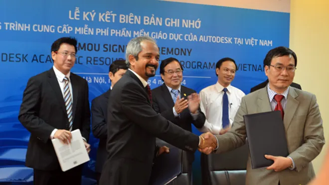 Lễ ký kết cung cấp phần mềm miễn phí cho HSSV Việt Nam.