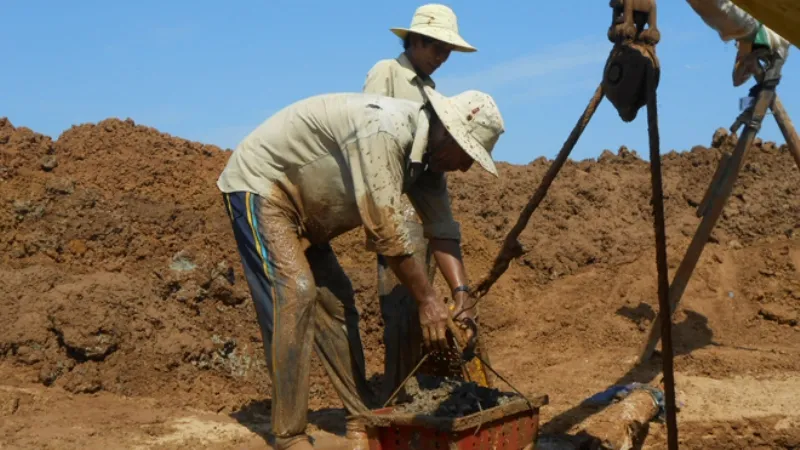 Người dân phảo chi hàng trăm triệu đồng đào giếng cứu hạn. Ảnh: Anh Thư