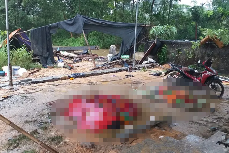 Các nạn nhân được đưa ra ngoài.