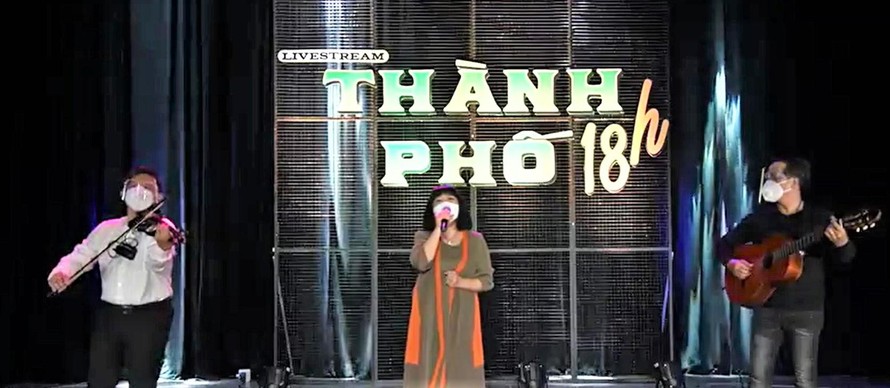 Danh ca Cẩm Vân hát 'Thành phố tình yêu và nỗi nhớ' sau 18h