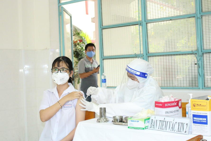 TPHCM hỗ trợ Sóc Trăng “thần tốc” tiêm vắc xin ngừa COVID-19
