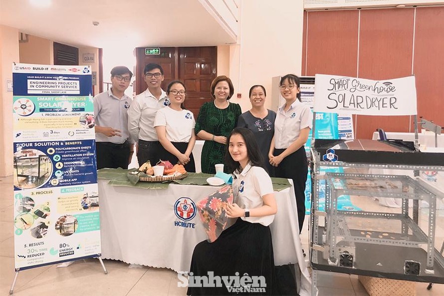 Sinh viên Bách khoa chế tạo Máy sấy thông minh phục vụ cộng đồng