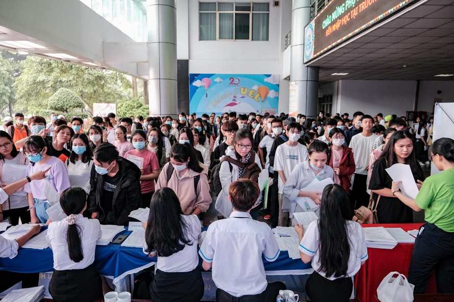 Sinh viên trường ĐH Kinh tế - Luật (ĐHQG TP. HCM) nhập học năm 2020.