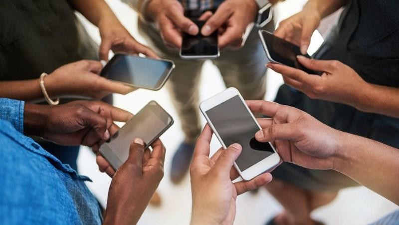 Người trẻ ‘giải độc’ công nghệ từ đâu?