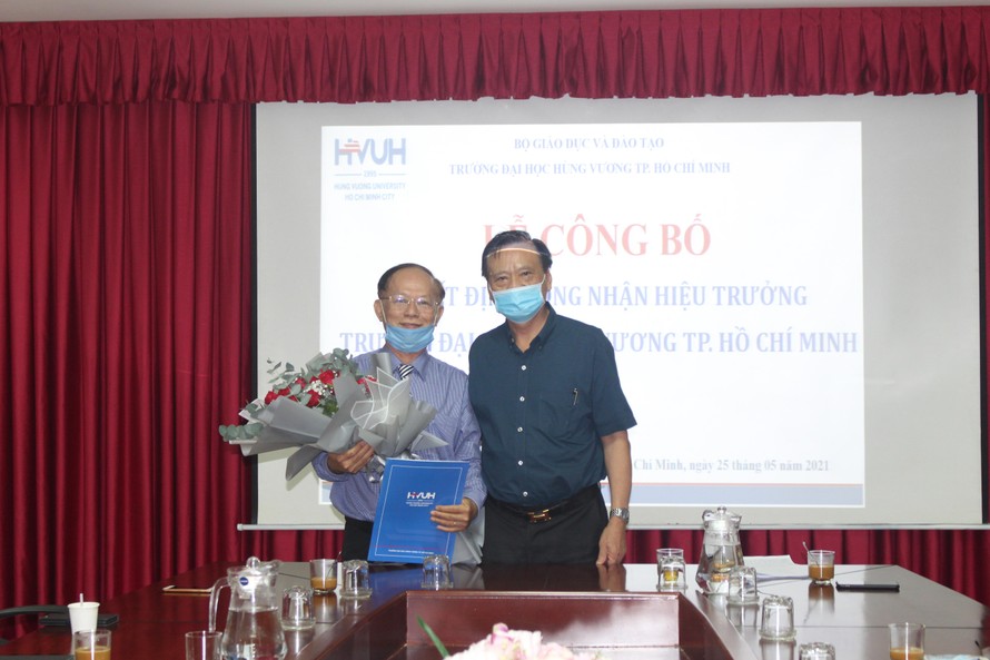 Hiệu trưởng trường ĐH Hùng Vương TP. HCM từ nhiệm