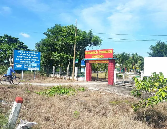 Trụ sở UBND xã Mỹ Đức Đông nơi 2 cán bộ bị kỷ luật. Ảnh Nhật Huy.