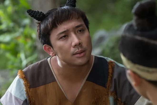 Showbiz 10/2: Các cổ đông 'Trạng Quỳnh' quyết khởi kiện Trấn Thành?