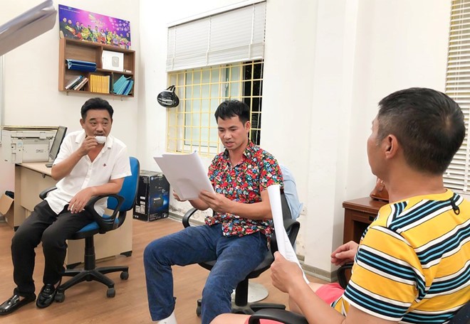 Hình ảnh khiến người hâm mộ dự đoán các nghệ sĩ đang tập luyện Táo quân 2020. 