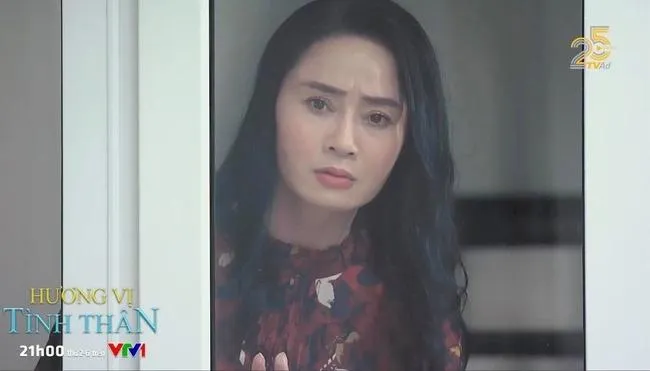 Showbiz 10/8: Quách Thu Phương nhớ cảnh bà Xuân bị túm tóc đánh ở 'Hương vị tình thân'