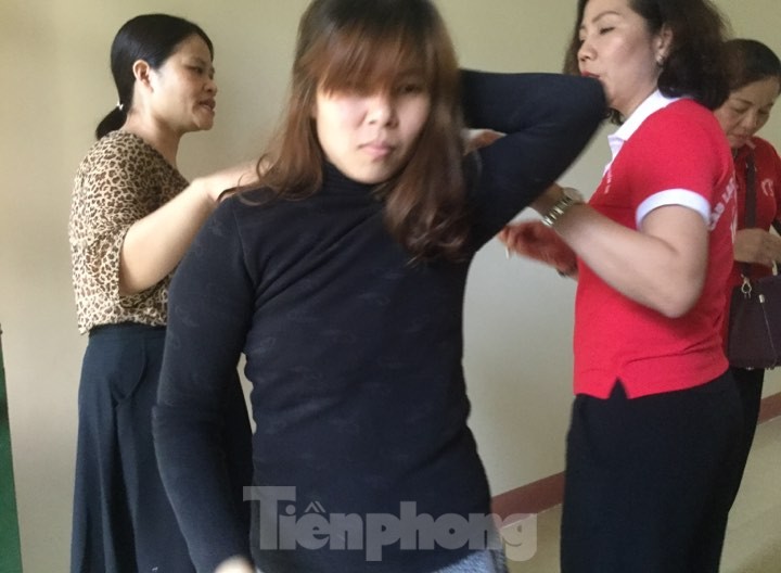 Cô Mơ hay xa lánh, chạy trốn mọi người .Ảnh: Duy Chiến