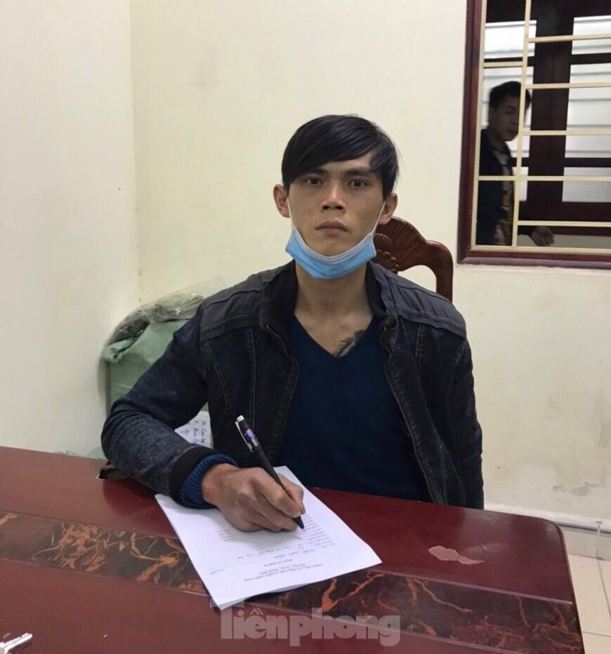 Đối tượng Đoàn Quốc Dũng khai nhận hành vi tại cơ quan công an. Ảnh: Duy Chiến 