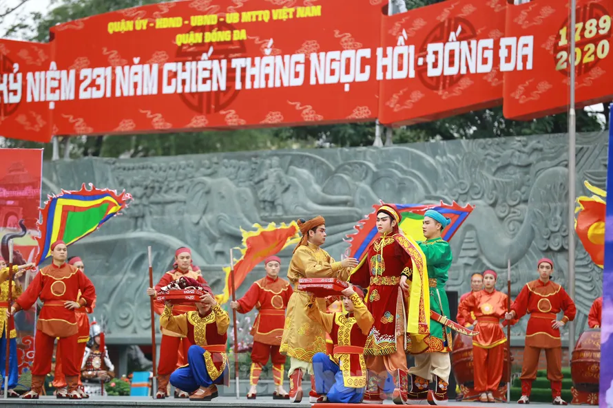 Tái hiện lễ đăng cơ của vua Quang Trung tại khai mạc lễ hội gò Đống Đa