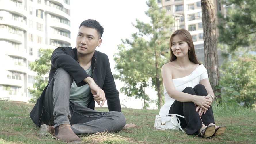 Mạnh Trường và Huyền Lizzie trong "Hồ sơ cá sấu"