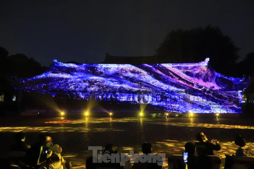 Công nghệ 3D Mapping kể chuyện đạo học ở Văn Miếu. 