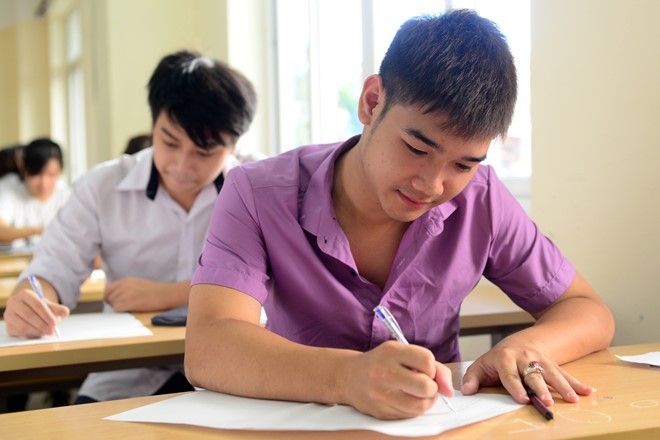 Thí sinh thi THPT quốc gia năm 2015 tại Hà Nội. Ảnh: Zing