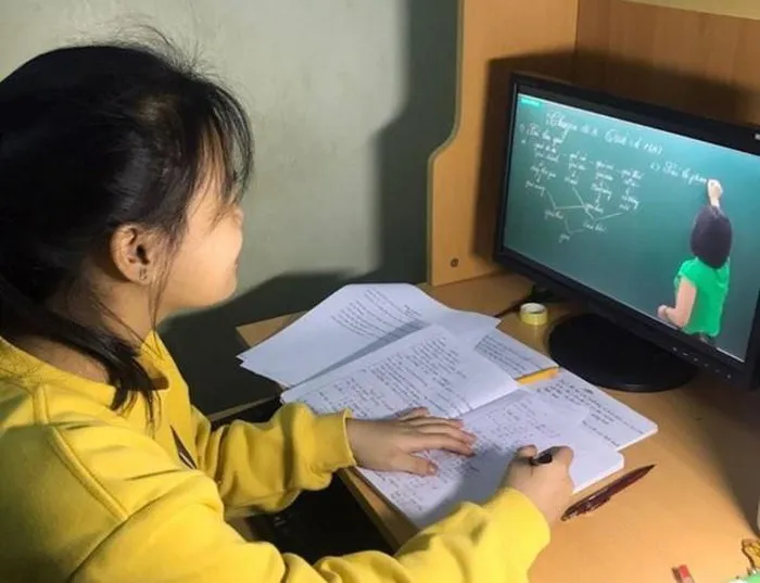 Hải Phòng cho học sinh lớp 1, 2 nghỉ học trực tuyến.