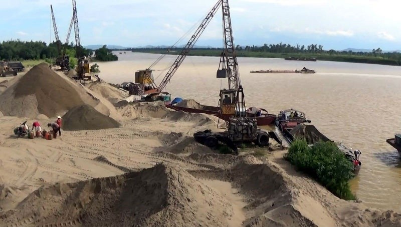 Bí thư, Chủ tịch quận, huyện phải chịu trách nhiệm về 'cát tặc'