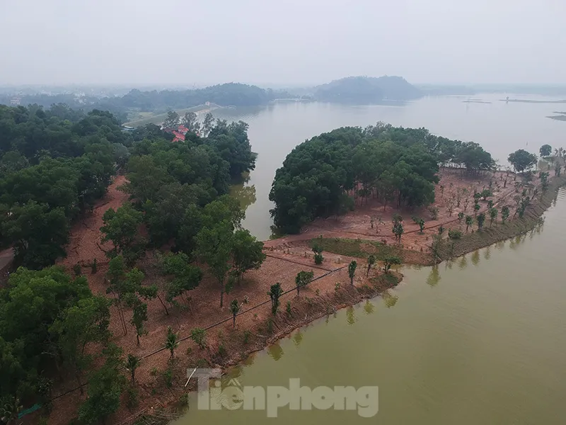 Dự án 'xẻ thịt' hồ Đồng Mô vẫn đổ đất thi công trong quá trình thanh tra