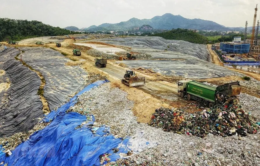 Bãi rác Nam Sơn. Ảnh minh họa