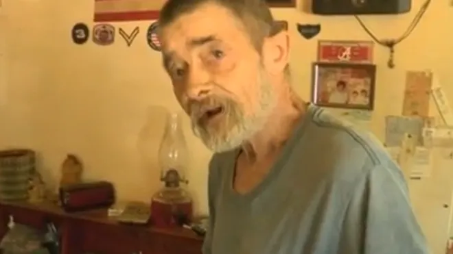 Ông Phillip McMullen trong căn nhà bị đột nhập.