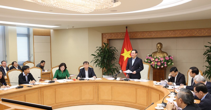 Phó Thủ tướng Vương Đình Huệ phát biểu tại cuộc họp (ảnh T.C)