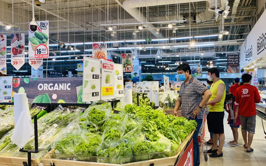 Cách ly xã hội tiếp, TPHCM có lo thiếu thực phẩm, khẩu trang?