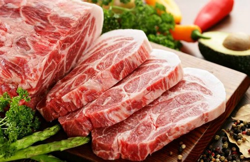 Thịt heo thảo dược sau giết mổ được cấp đông ngay nên thịt tươi và thơm