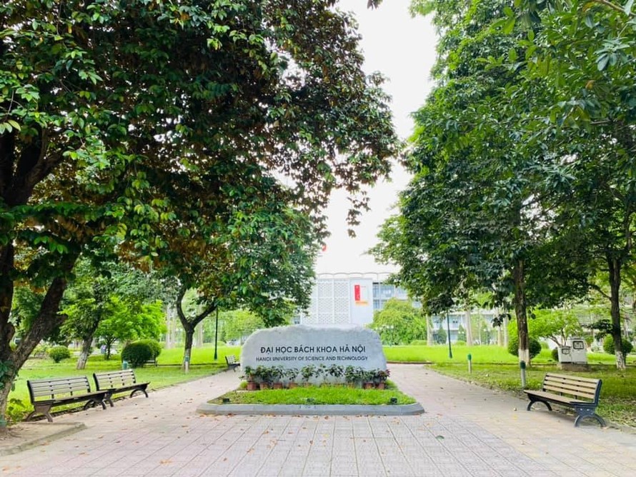 Trường đại học đầu tiên của Hà Nội cho phép sinh viên quay lại trường 