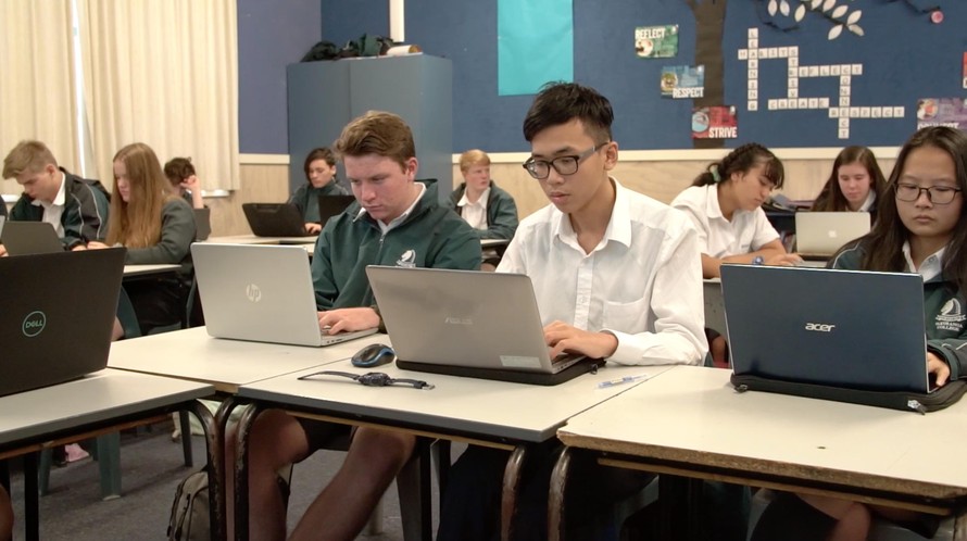 Xuân Khang - học sinh đạt học bổng NZSS 2019 hiện đang theo học tại trường Pakuranga College, nhận được học bổng riêng của trường cho năm học tiếp theo. Ảnh ENZ