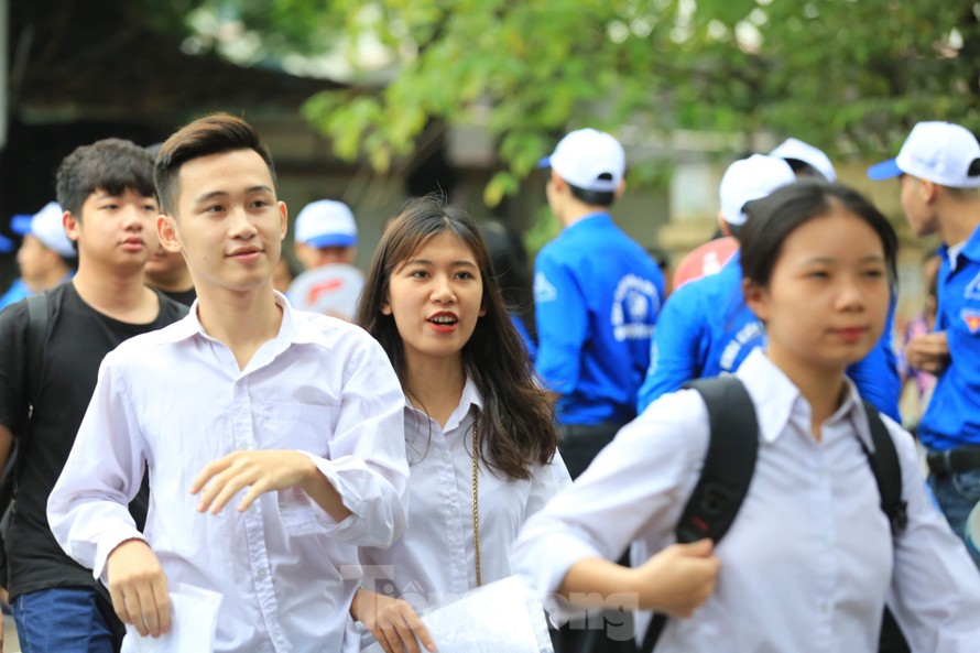 Thi tốt nghiệp THPT 2020: Coi thi trên sân nhà, dễ gửi gắm