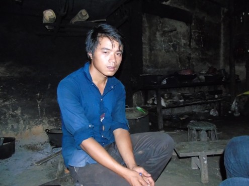 Anh Tẩn Ông Nải vẫn chưa hết bàng hoàng vì mất đi người thân.