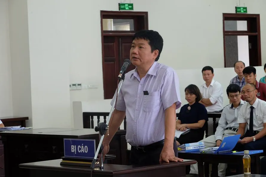 Bị cáo Đinh La Thăng trình bày quan điểm trước tòa.