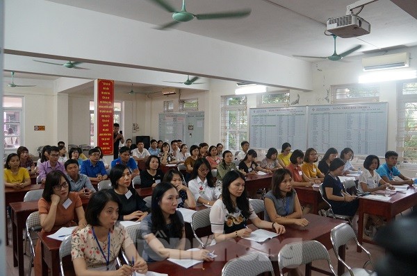Phổ biến quy chế, nghiệp vụ cho các cán bộ coi thi.