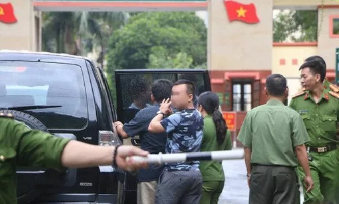 Cơ quan điều tra khám nhà bị cáo Vũ Trọng Lương vào năm 2018.