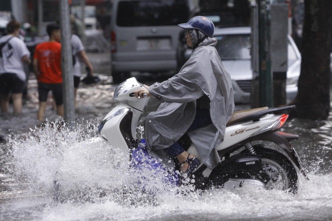Cả nước bắt đầu đón đợt mưa lớn từ ngày mai. 