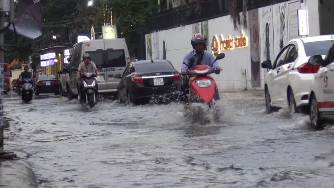 Triều cường có thể gây ngập úng nghiêm trọng ở Sài Gòn trong hai ngày 18-19/10.