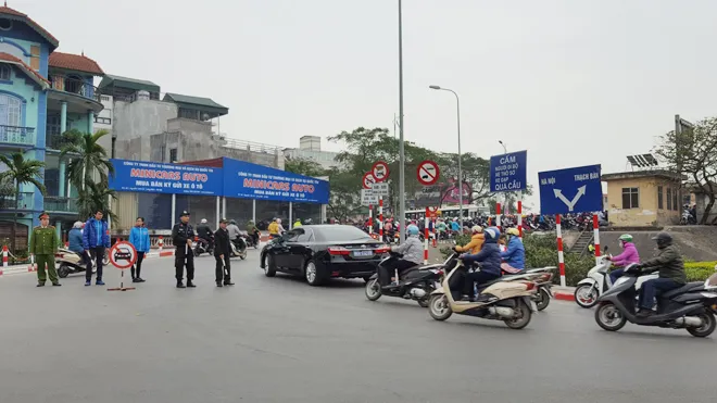 Xe biển xanh được ưu ái đi vào đường cấm.