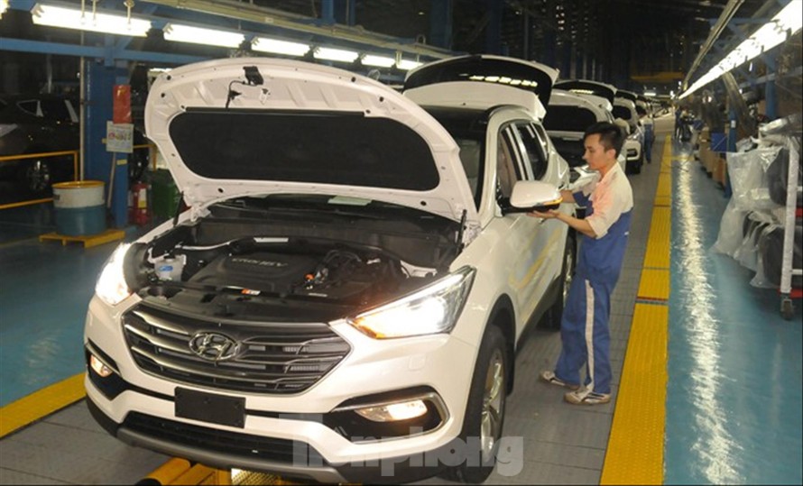 Do ảnh hưởng dịch COVID-19, Bộ Công thương vừa đề xuất giảm 50% lệ phí trước bạ cho người mua ô tô sản xuất, lắp ráp trong nước đến hết năm 2020 để kích cầu tiêu dùng