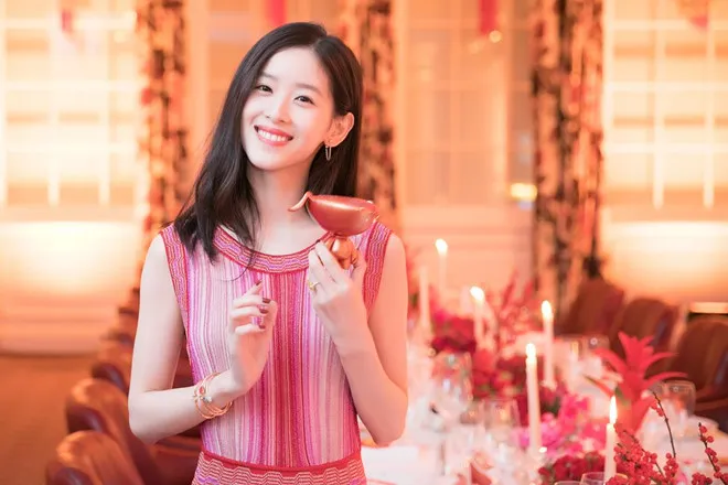 Hotgirl trà sữa Chương Trạch Thiên
