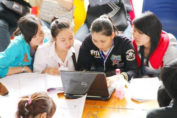 Học phí tăng mạnh: Trường làm gì để hỗ trợ tân sinh viên?
