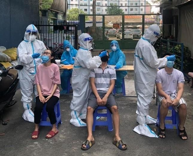 Ký túc xá Bách khoa làm gì sau khi có 14 sinh viên mắc COVID-19?