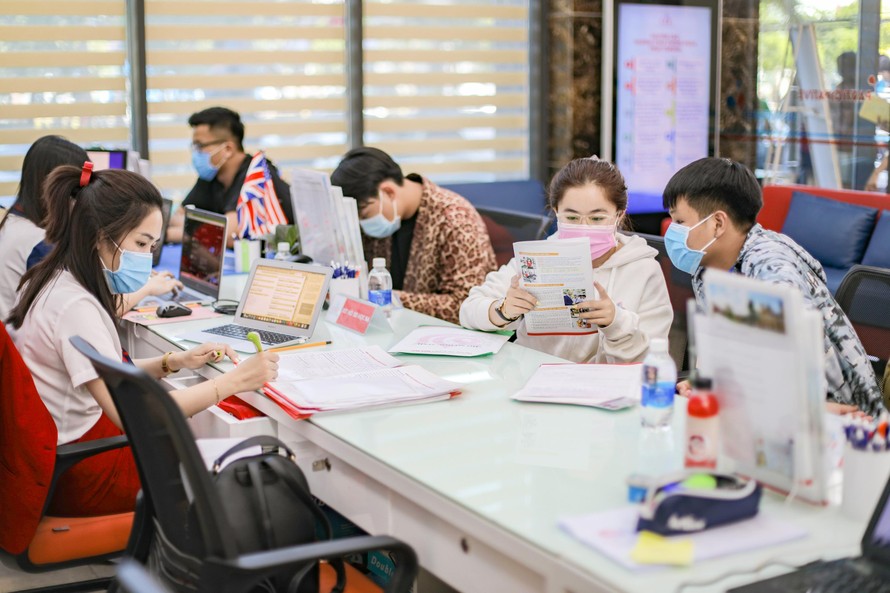 Điểm sàn xét tuyển trường ĐH Kinh tế Tài chính TP. HCM cao nhất 20.